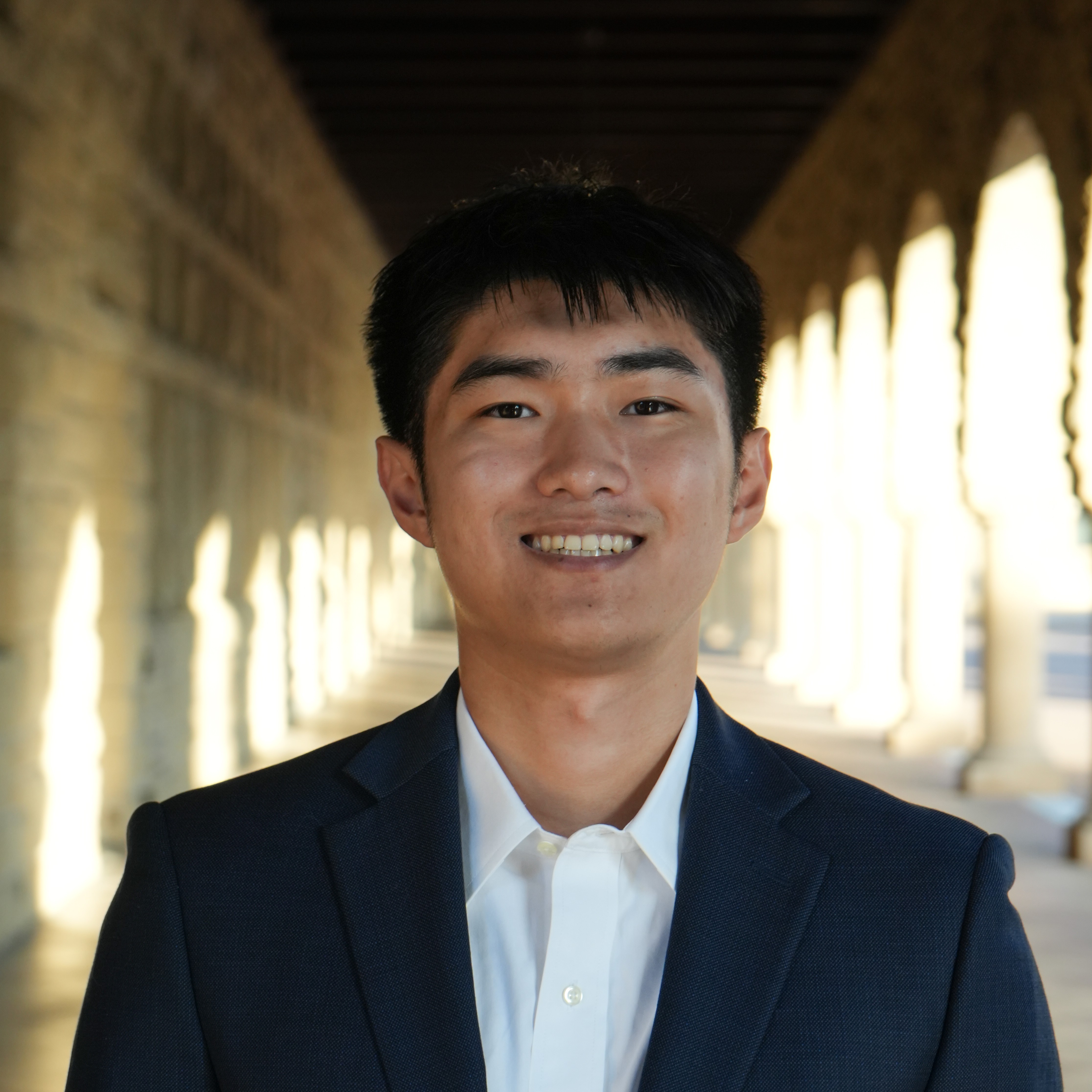 Thomas Deng Headshot